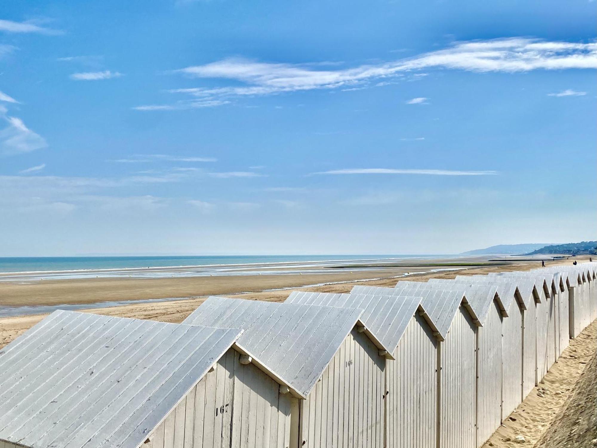 LA CLEF DES VILLES - Hyper centre - Grande Terrasse panoramique vue mer-plage à 50m- Box internet et Netflix Villers-sur-Mer Exterior foto